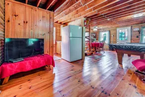 100-acre Milan Cabin w/ Fire Pit & Shared Pond! - Innenbereich