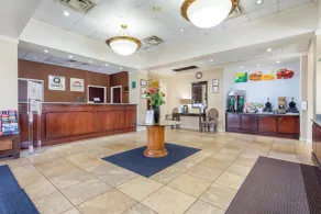 Suburban Studios Tysons Corner - Hall
