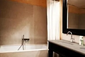 Siri Hotel - Bathroom