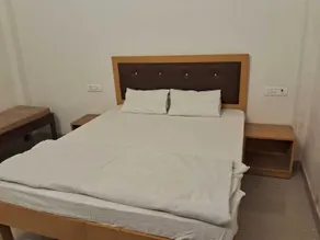 RK LAWNS - Room