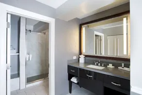 Ambassador Hotel Tulsa, Autograph Collection - Salle de bain