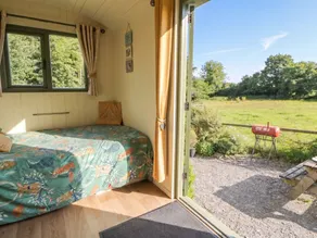 The Three Spaniels Shepherds Hut - Værelse