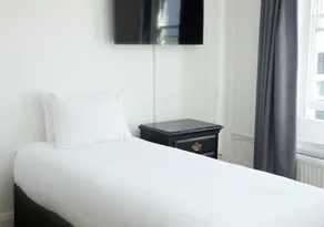 Bear Hotel by Greene King Inns - Room