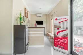 RedDoorz near Jogja National Museum - Reception