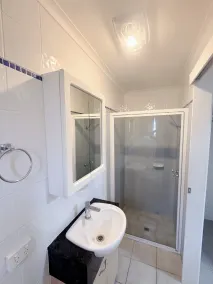 Motel Sunshine Coast - Bathroom