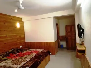 New Himank Homestay - Room