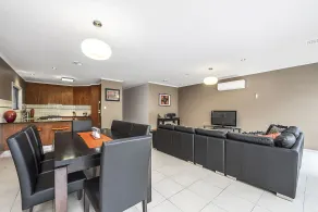 MG Delux Apartment - In-room dining