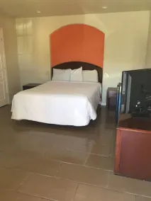 Classic Inn and Suites - Chambre