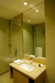 Tivoli Garden Resort - Bathroom