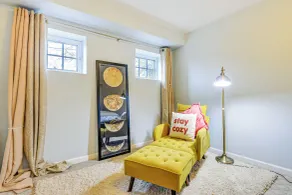 Pet-Friendly DC Area Condo w/ Yard! - Interni