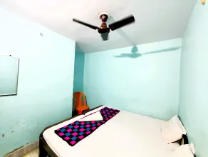 Goroomgo Teerth Guest House Near Kashi Vishwanath Temple Varanasi - Room