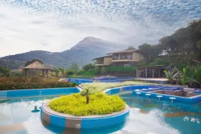 Encore A Boutique Resort, Mulshi - Pool