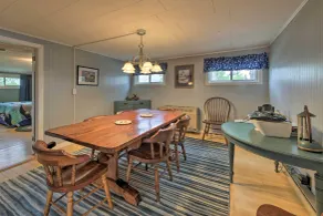 Pet-friendly Togus Pond Home: Kayak & Canoe! - Innvendig