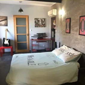 Lou Bastido - Room