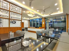 Grand Shivneri Resort - Restaurant