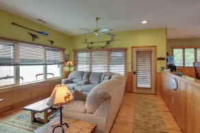 Scenic Little Ossipee Lake Retreat w/ Grill! - Interiör