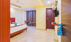 FabHotel VR Stay - Nr Huda City Centre Gurugram' - Værelse