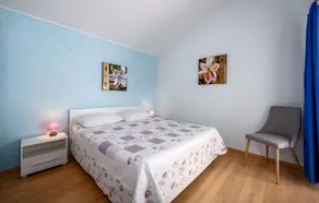 Three-Bedroom Holiday Home In Tinjan - Room
