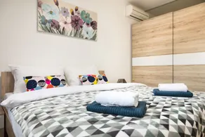 2 Bedroom Apt. in the Business Zone- Free Parking - Room