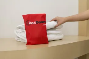 RedDoorz Syariah near RS Hermina Sukabumi - Room