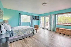 Bungalow w/ Wraparound Deck - 8 Mi to Brookings - Interiör