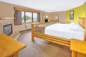Super 8 by Wyndham Davenport - Room
