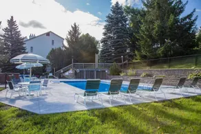 Pinnacle B22 - Pool