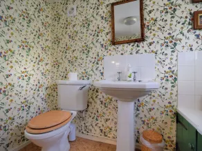 Church Cottage - Bathroom