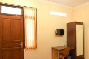 RedDoorz near Terminal A Adisucipto Airport - Room