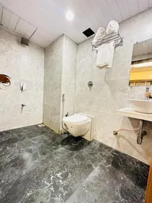 HOTEL BKC DOWNTOWN - NEAR US EMBASSY - Bathroom