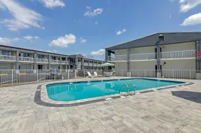 Suburban Studios Verona - Staunton North - Piscine