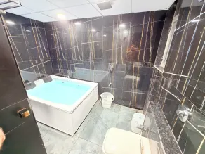 Hotel The Avanta - Gandhinagar - Bathroom