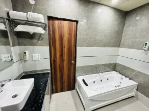 Shree Jee Hotel - NIT Faridabad - Bathroom