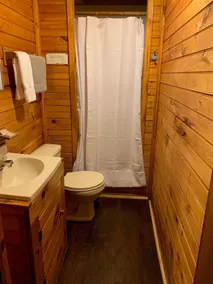 Pine Crest Motel & Cabins - Badezimmer