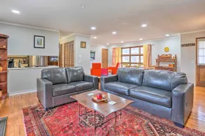 Serene Johnson City Home w/ Mountain Views - Innvendig