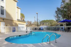 Holiday Inn Express Charleston US Highway 17 & I-526 by IHG - Basseng