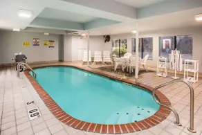 Days Inn by Wyndham Blue Springs - Piscine