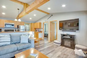 Lakefront Retreat w/ Private Dock! - Innvendig