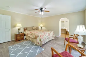 Pet-friendly Checotah Home w/ Deck & Lake Views! - Interiør