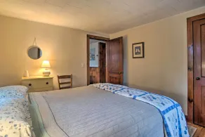 South Yarmouth Cottage ~ Half Mi to Beaches! - Chambre