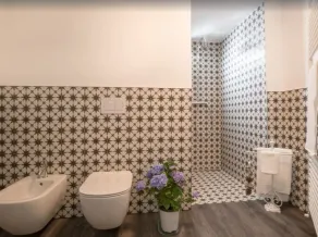 Maji Como Lake - Lake Como Historic Villa Apartments with Pool & Parking, 100m from Ferry & train - Bagno
