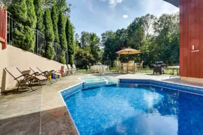 Spacious Woodbury Home w/ Pool + Hot Tub! - Interiør