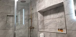 The Blue Boar - Historic Country Inn near Stratford-upon-Avon - Bathroom