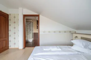 FarawayHomes Aparthotel Near Vienna Airport - Anytime Self Check-In - Rum