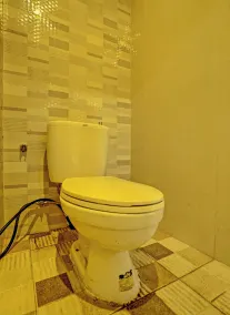 Super OYO Capital O 92633 Spring Hotel Gubeng - Salle de bain