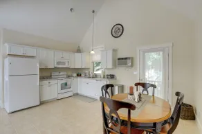 Inviting Summer Village Cottage: Golf Cart & More! - Innvendig