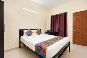 AVSHREE CROWN Comfort Stay - Rum