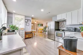Beachy Home in Heart of Beaufort w/ Pool Access - Interiør