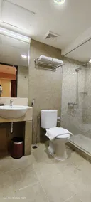 Grand Serpong Hotel - Bathroom