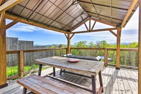 Amenity-packed Nebo Oasis w/ Deck & Mtn Views - Interiör